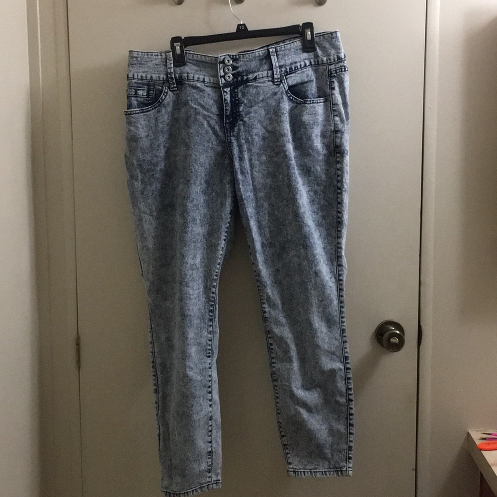 Acid washed jeans